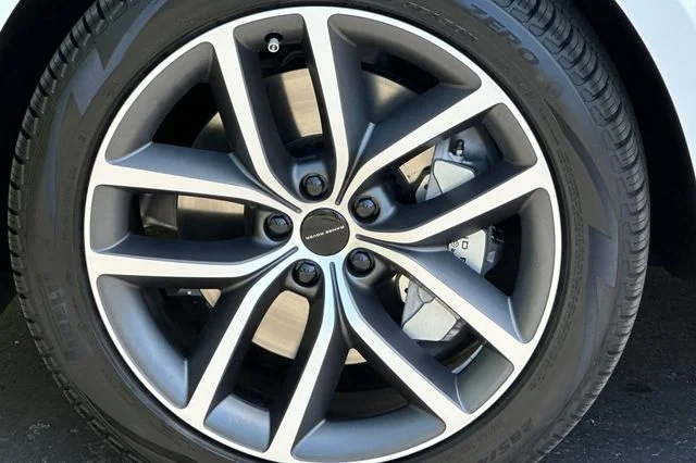 New 2026 Fuji White Land Rover SE image 25