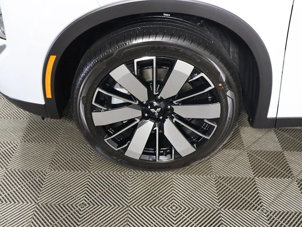 2025 Mitsubishi Outlander SE - Photo 22