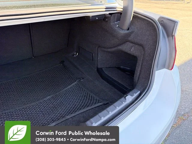 Used 2015 White BMW Base image 30