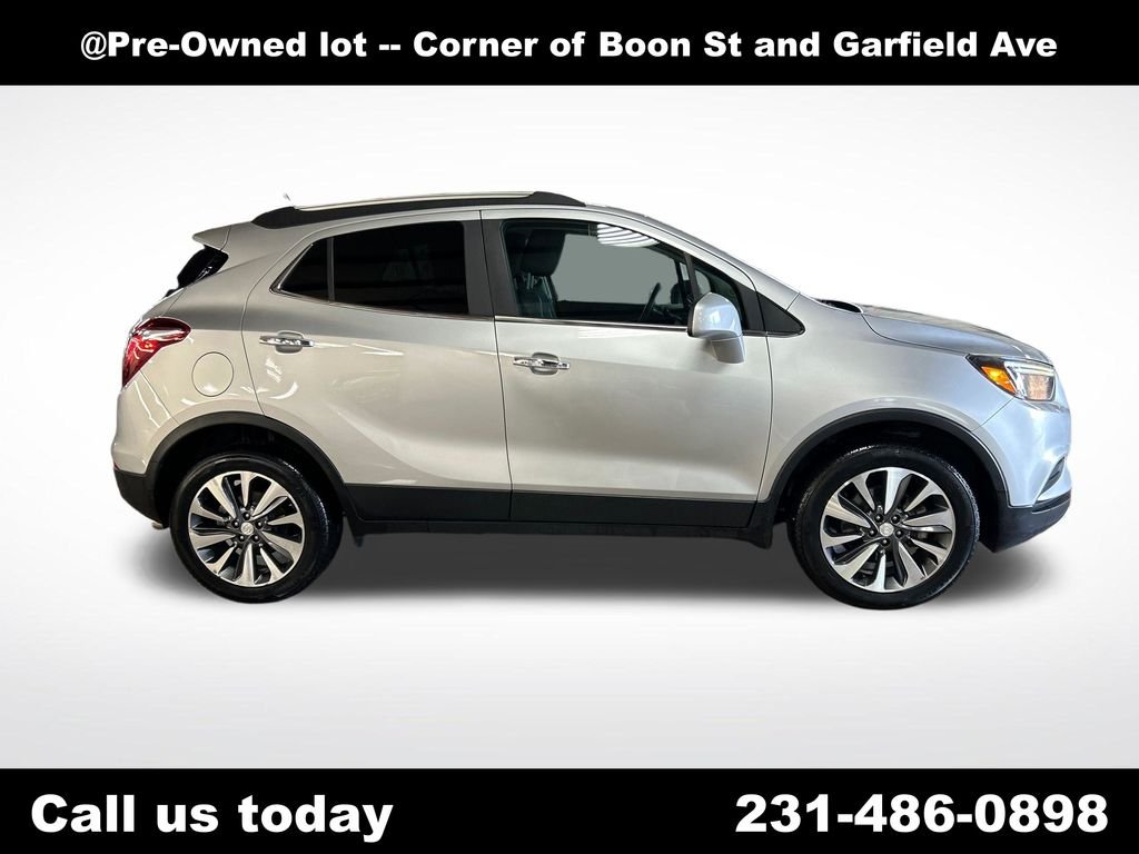 Used 2022 Silver Buick Preferred image 6