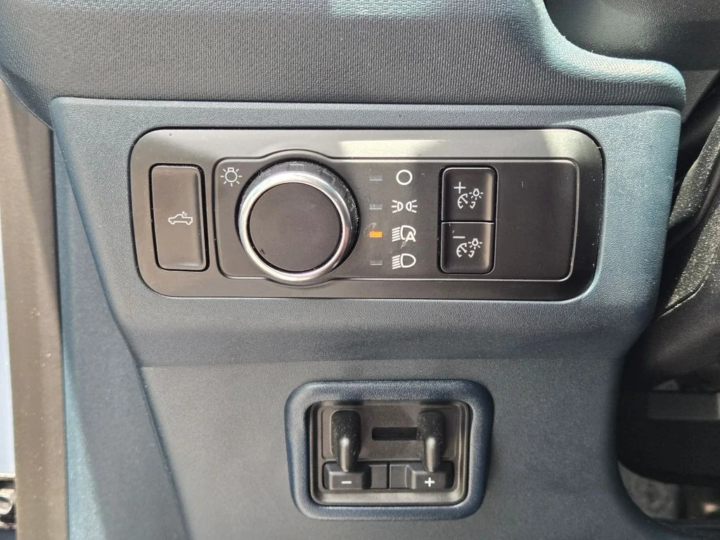 Used 2025 Gray Ford XLT image 25