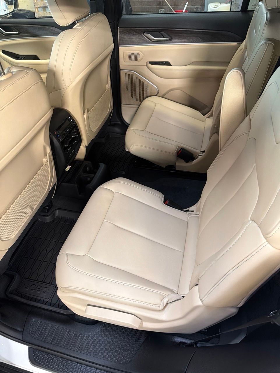 New 2026 Bright White Clear-Coat Exterior Paint Jeep Limited image 17