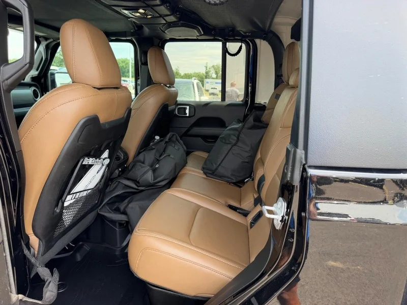 Certified Used 2023 Black Clearcoat Jeep Rubicon image 9