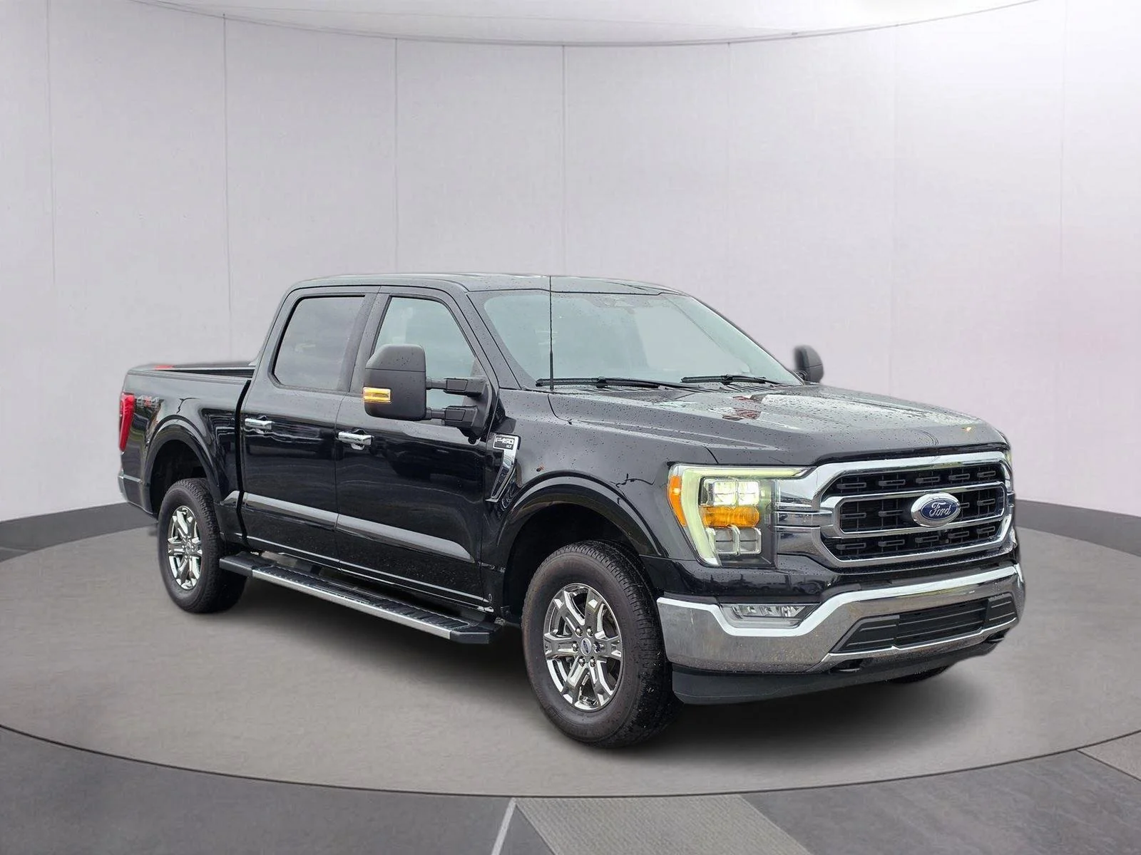Used 2023 Agate Black Ford XLT image 3
