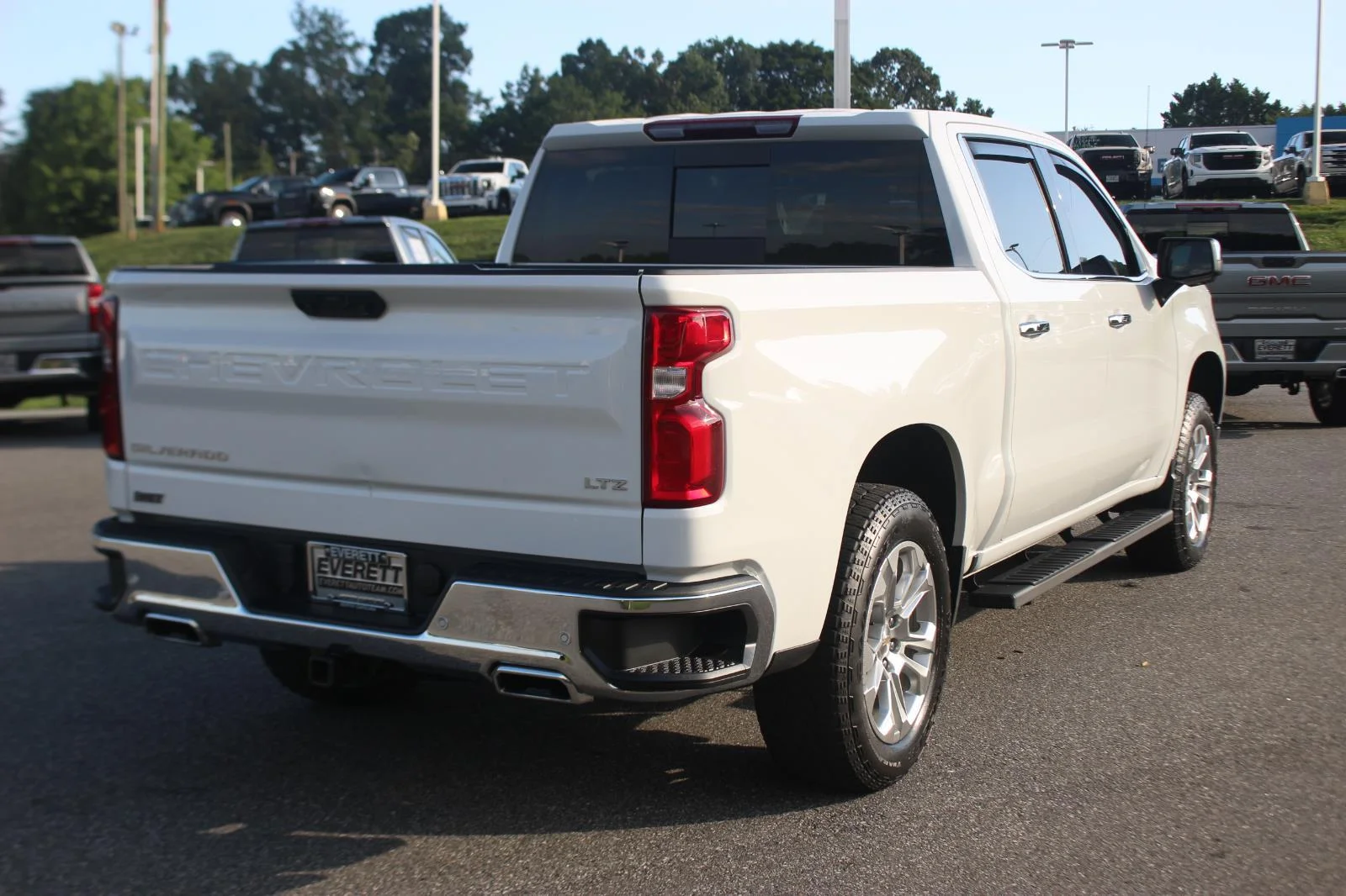 Used 2024 Summit White Chevrolet LTZ image 7
