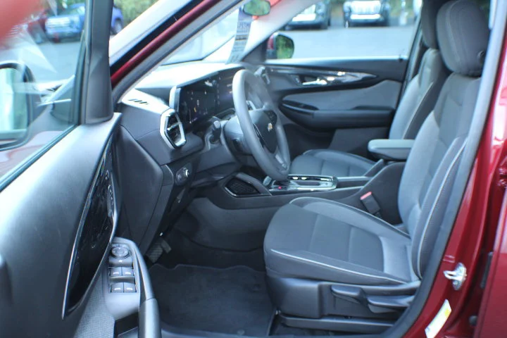 Used 2025 Crimson Metallic Chevrolet LT image 12