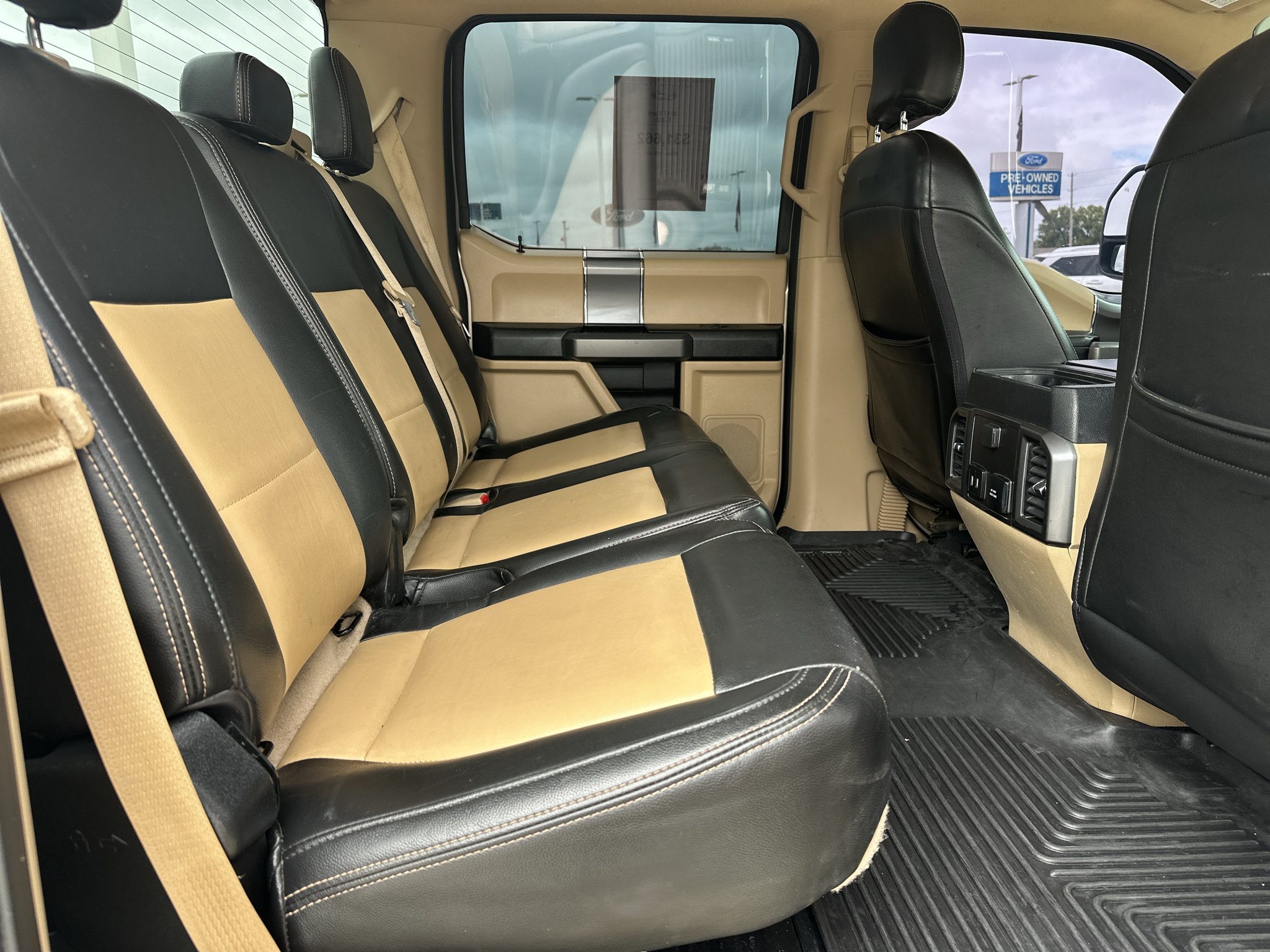 Used 2017 White Gold Metallic Ford XLT image 5