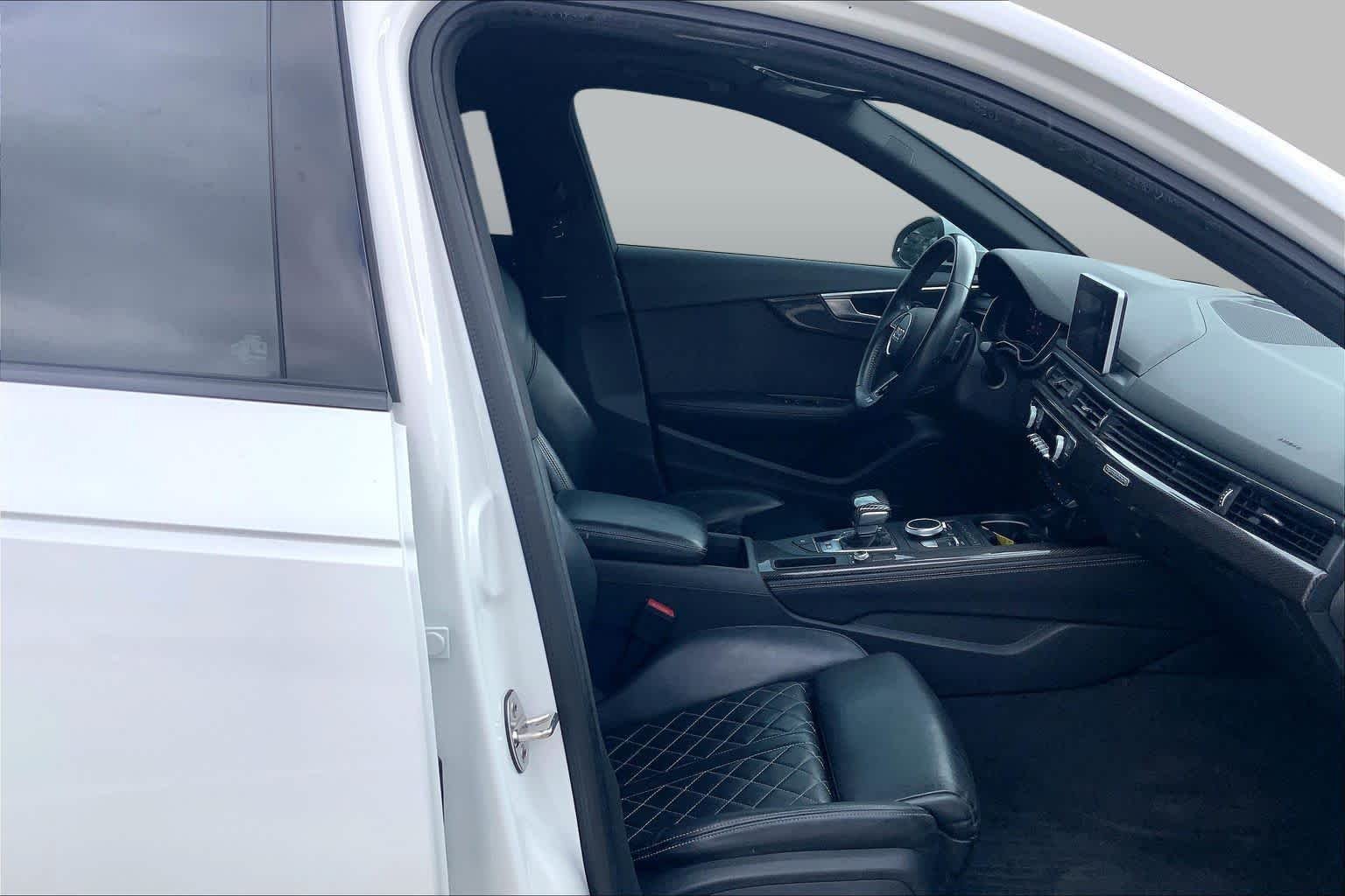 Used 2018 Ibis White Audi Prestige image 9