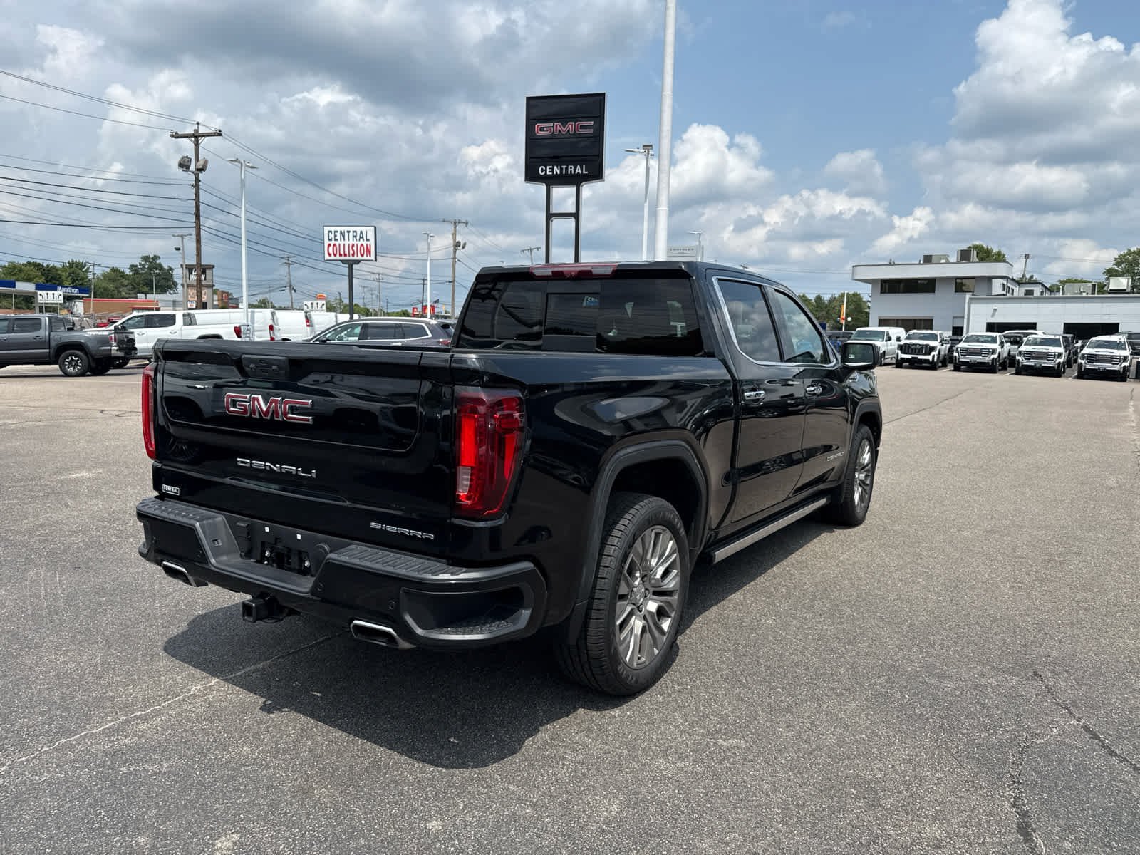 Used 2023 Onyx Black GMC Denali image 5