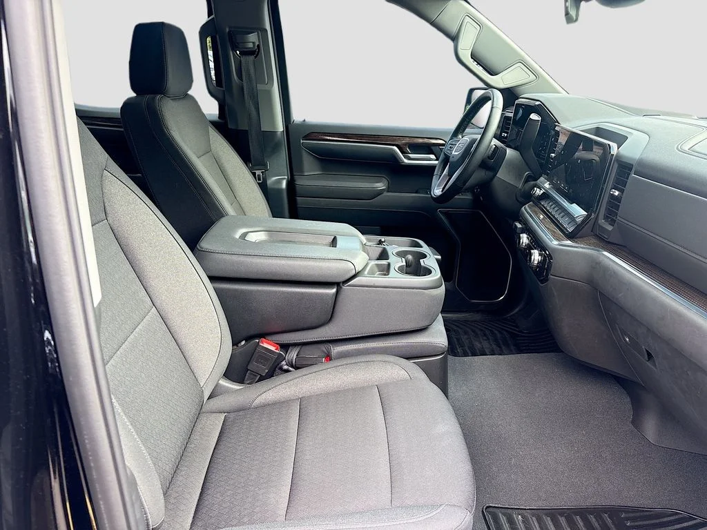 Used 2025 Onyx Black GMC Elevation image 30
