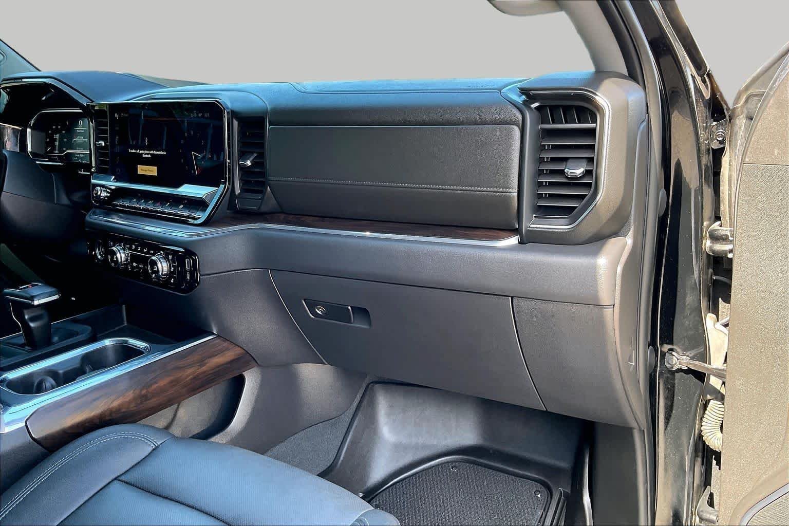 Used 2023 Onyx Black GMC SLT image 19