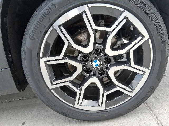 New 2026 Vegas Red Metallic BMW xDrive28i image 13
