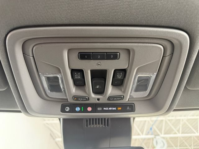 Used 2023 WHITE FROST TRICOAT GMC Denali image 32