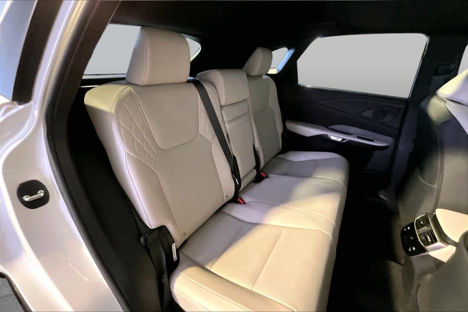 Used 2024 Eminent White Pearl Lexus Premium image 20