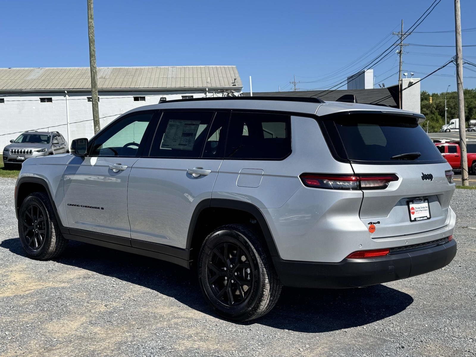 New 2025 Silver Zynith Exterior Paint Jeep Altitude X image 22