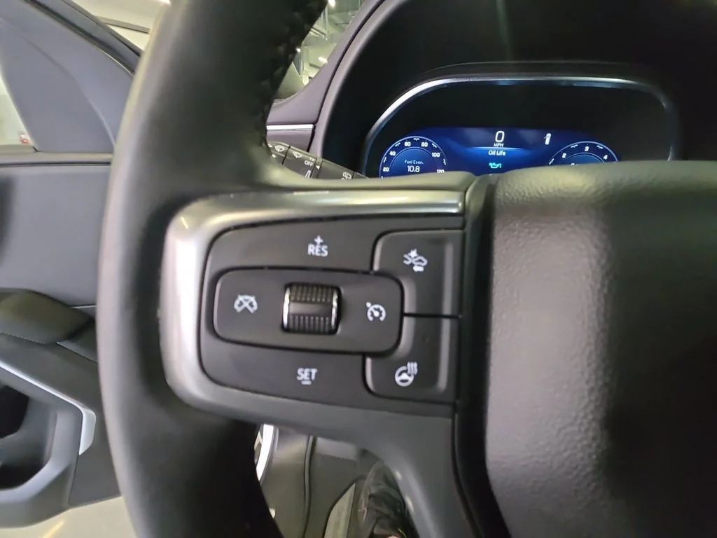 Used 2024 White Chevrolet Z71 image 20