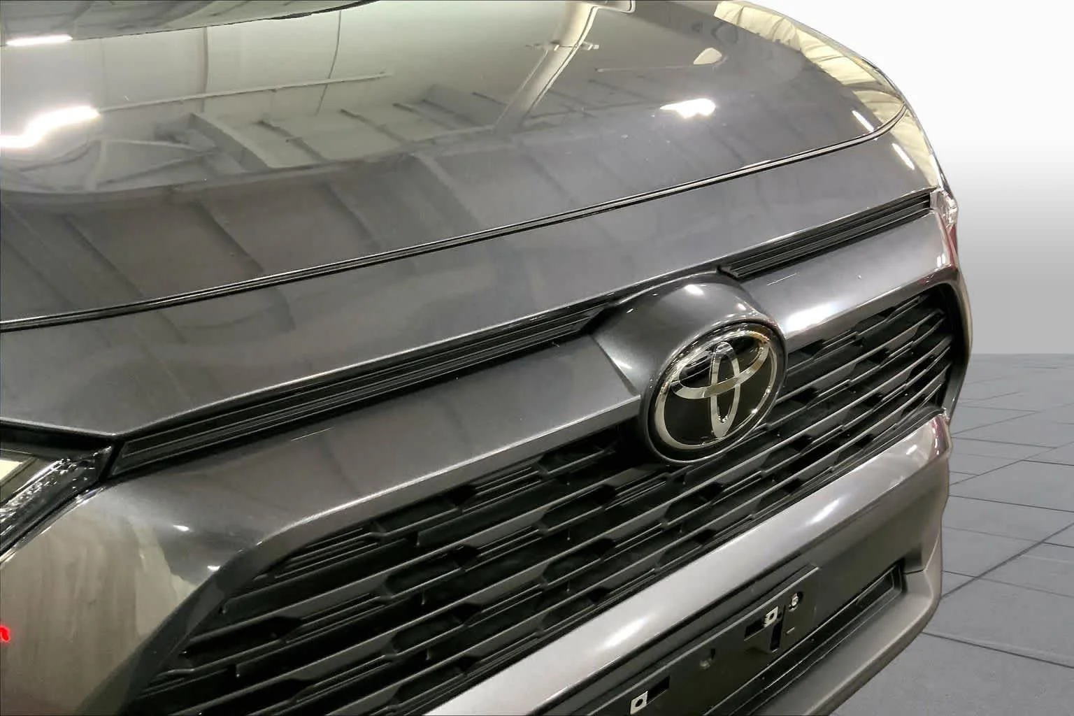 Used 2025 Magnetic Gray Metallic Toyota Hybrid XLE image 30