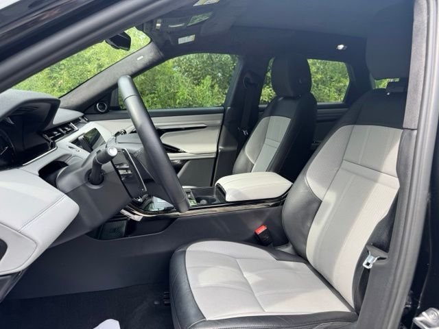 Used 2023 Santorini Black Metallic Land Rover R-Dynamic SE image 10