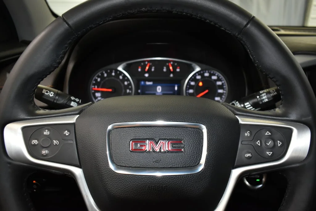 Used 2021 Satin Steel Metallic GMC SLE image 7