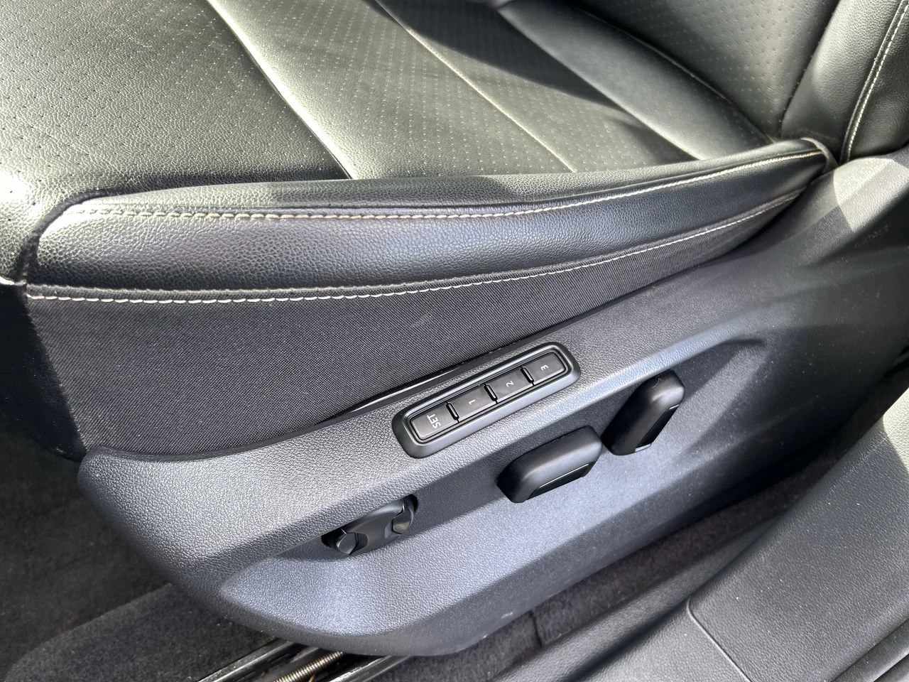 Used 2022 Gray Volkswagen 2.0T SEL image 23