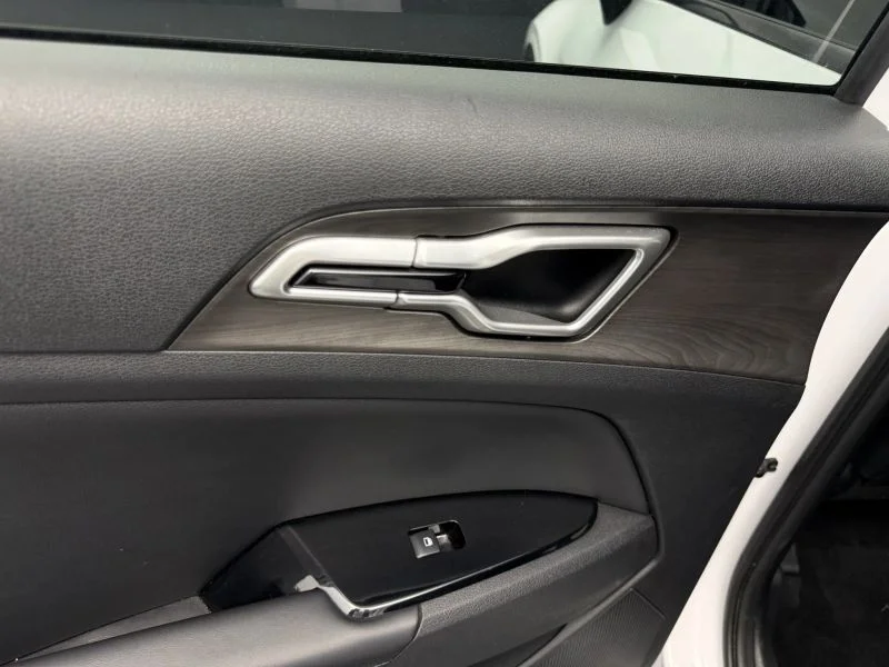 Used 2023 White Kia X-Line Sport Utility 4D image 30