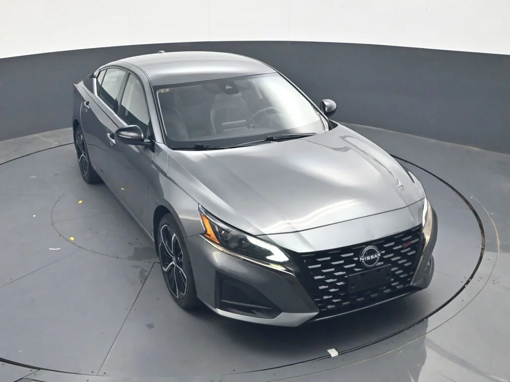 Used 2025 Gray Nissan 2.5 SR image 31