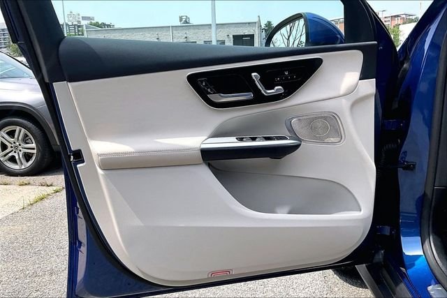 Used 2026 Blue Mercedes-Benz GLC 300 image 18