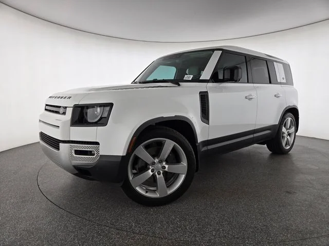2024 Land Rover Defender 110 SE P400's photo