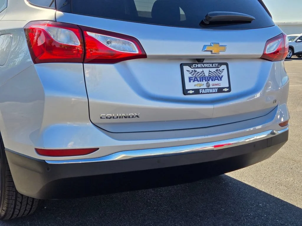 Used 2021 SILVER ICE METALLIC Chevrolet LT image 5