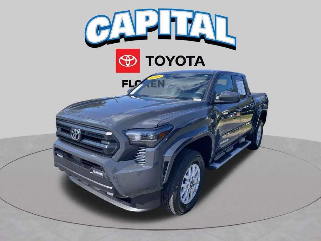 Used 2025  Toyota SR5 image 2