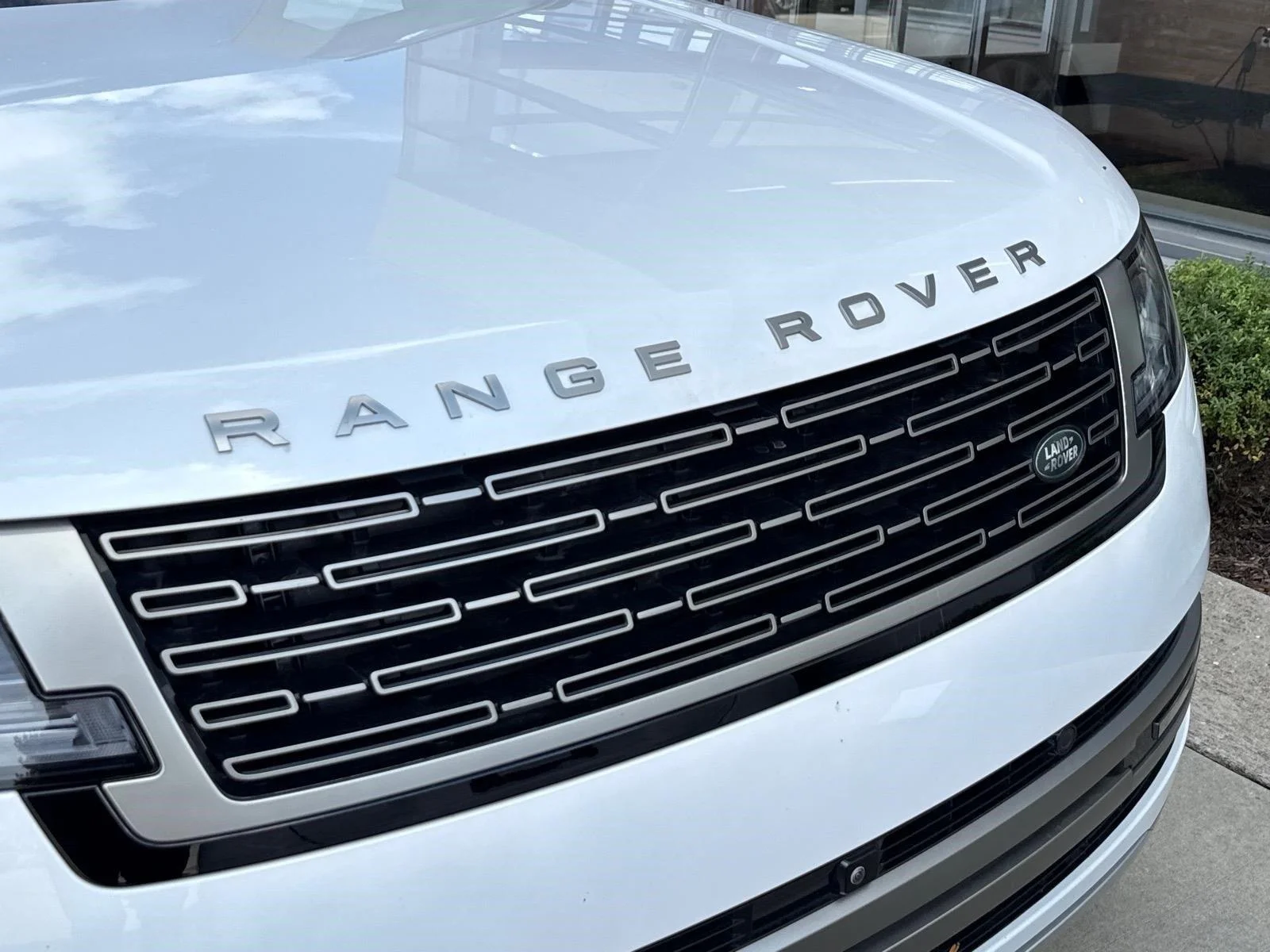 Used 2024 Fuji White Land Rover SE image 25