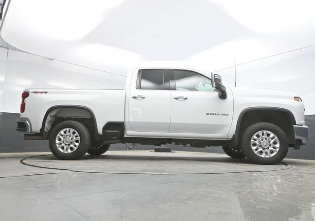 Used 2022 White Chevrolet LTZ image 41