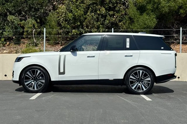 New 2026 Fuji White Land Rover SE image 2
