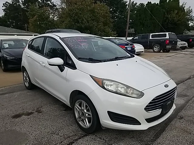 Used 2019 White Ford SE image 3