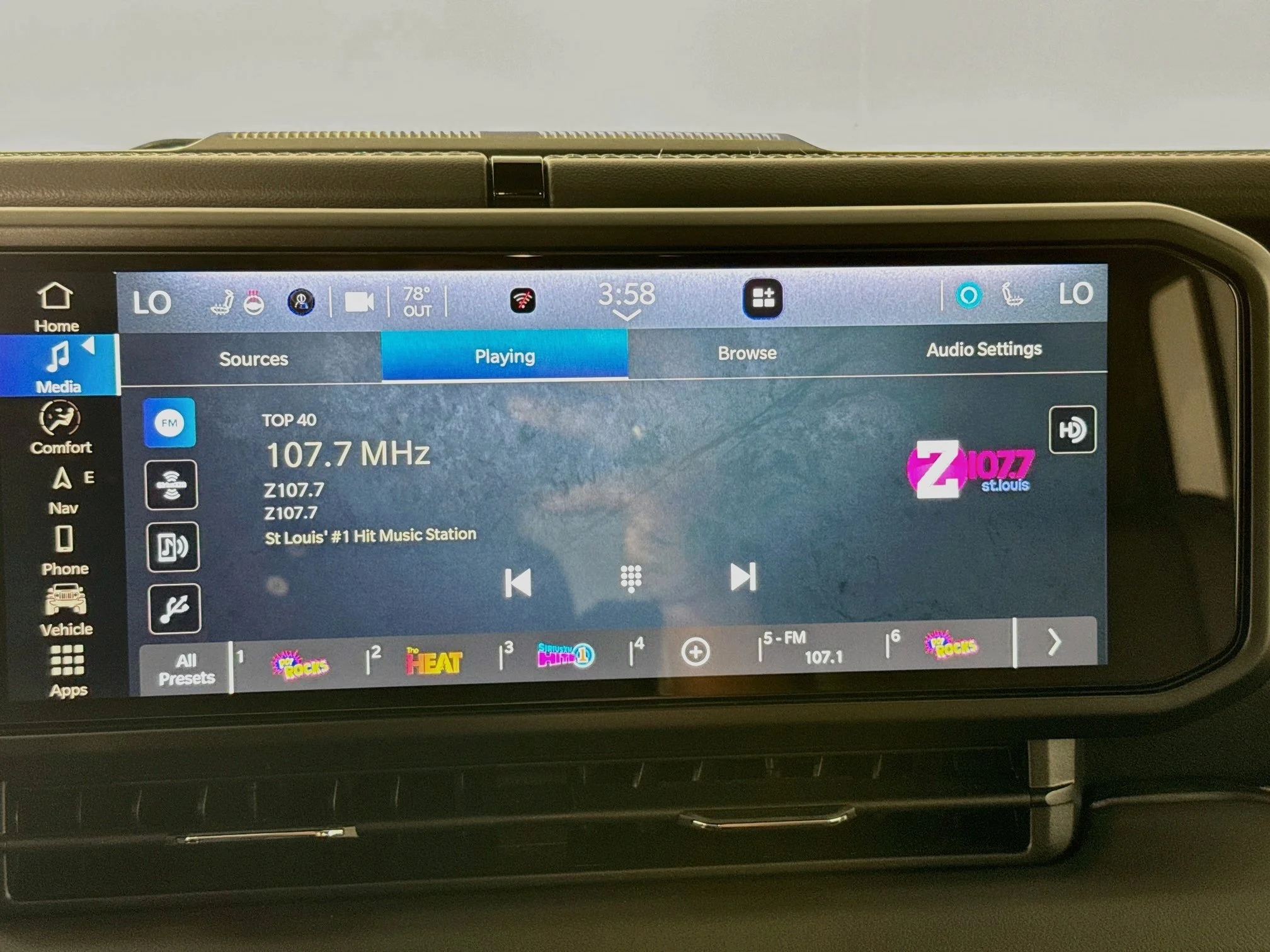 Used 2025 Hydro Blue Pearlcoat Jeep Sahara image 14