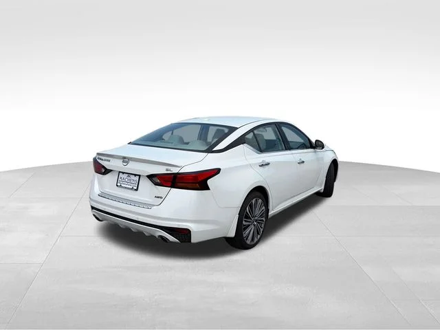 Used 2023 White Nissan 2.5 SL image 6