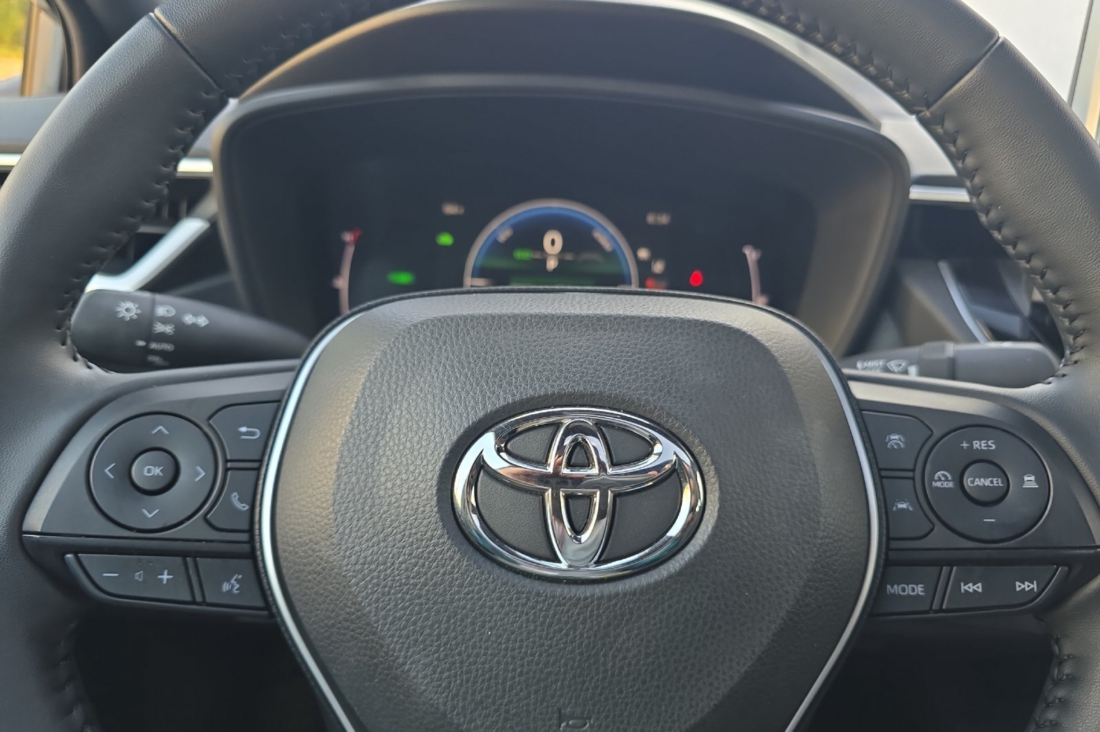 Used 2025 Blue Toyota Hybrid LE image 21