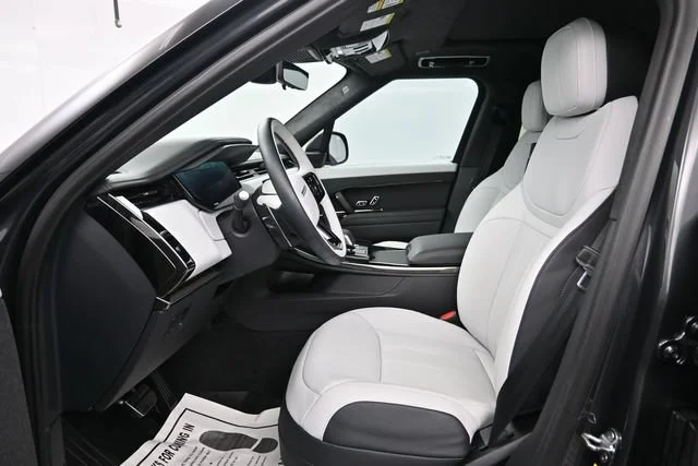 Used 2025 Charente Gray P Land Rover Autobiography image 9