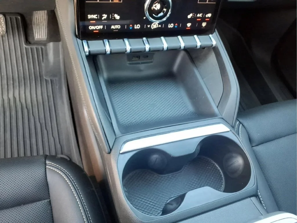 Used 2025 Blue GMC Elevation image 27