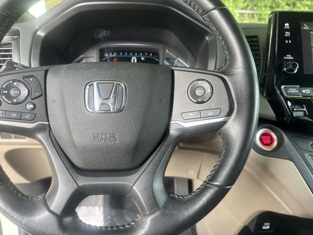 Used 2022 White Honda EX-L image 20