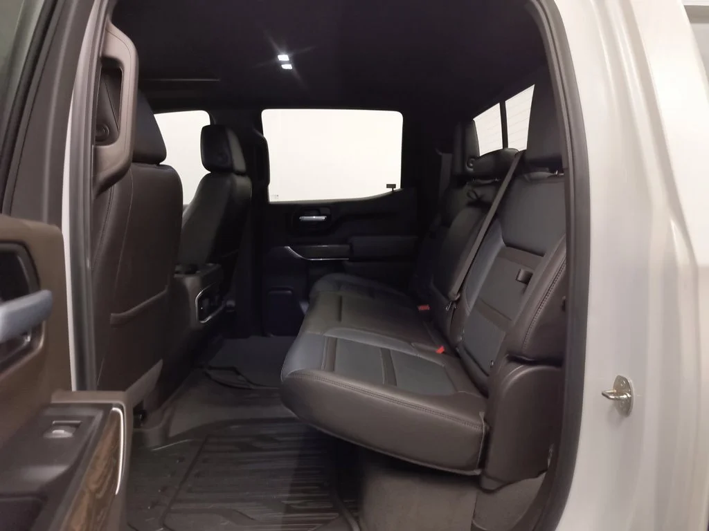 Used 2021 White Frost Tricoat GMC Denali image 25