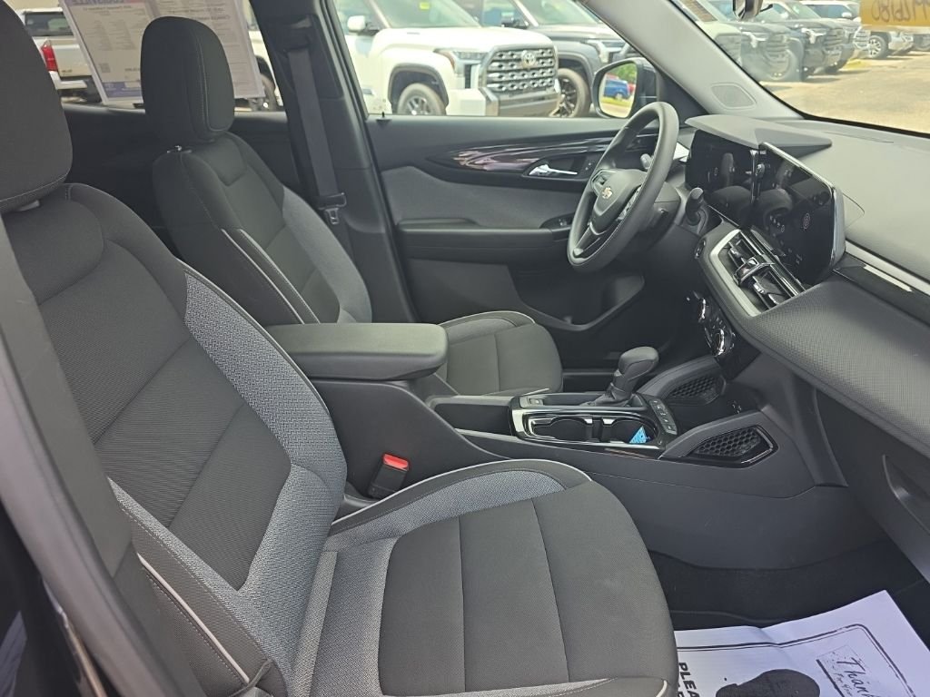 Used 2025 Black Chevrolet LT image 9