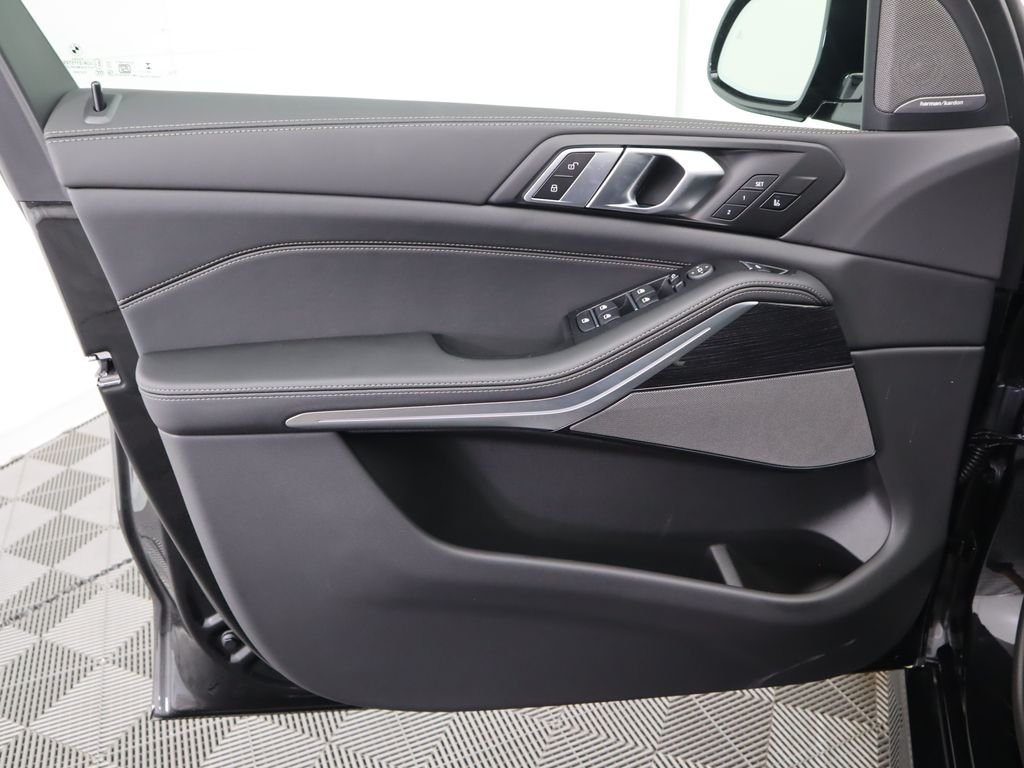 Used 2026 Black Sapphire Metallic BMW xDrive40i image 26