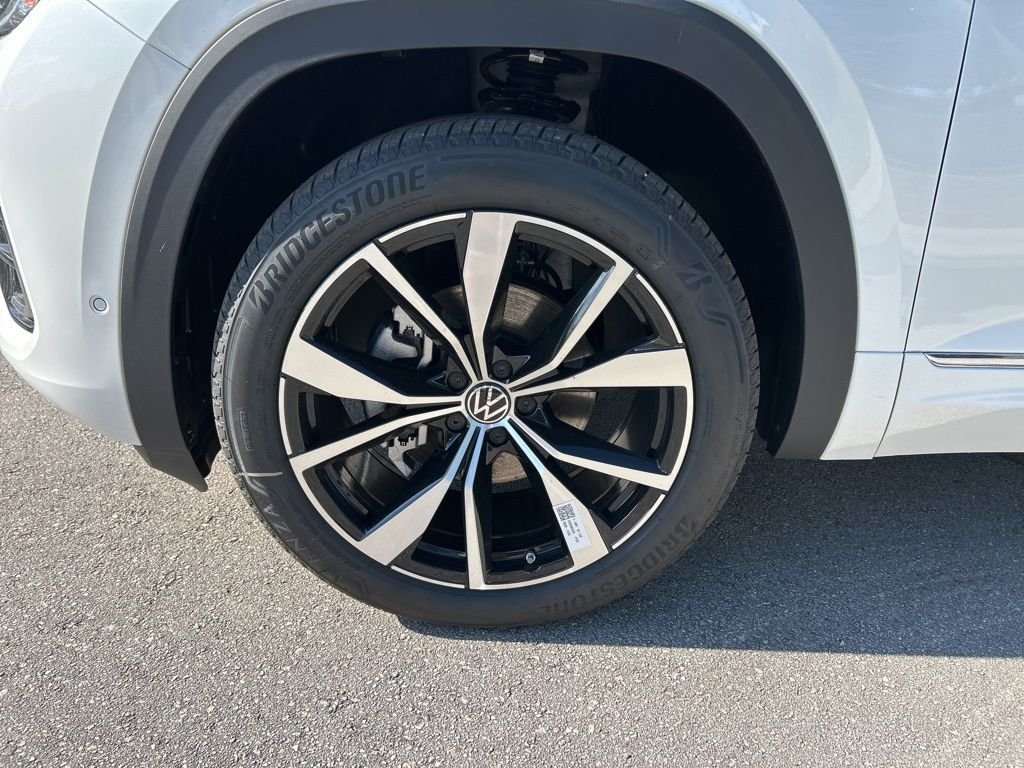 New 2026 White Volkswagen 2.0T SEL Premium R-Line image 57