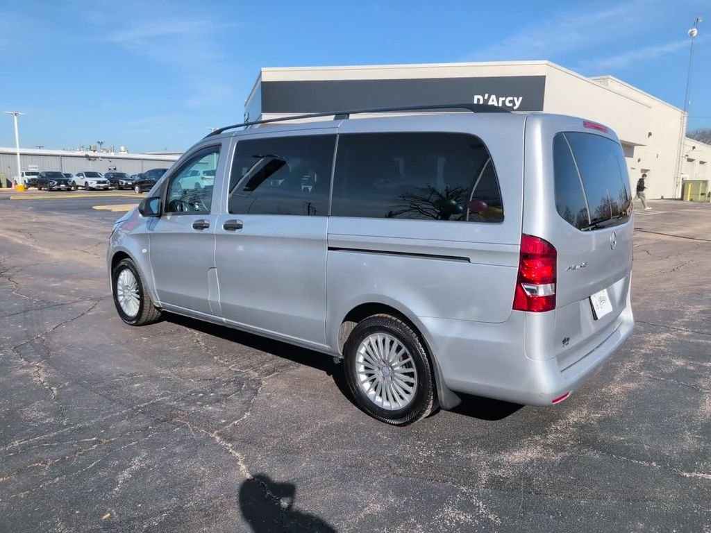 Used 2017  Mercedes-Benz Passenger image 9