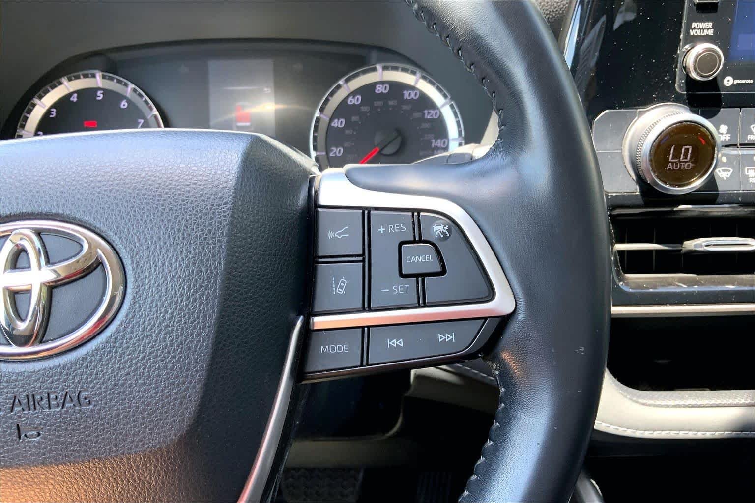 Used 2022 Wind Chill Pearl Toyota LE image 25