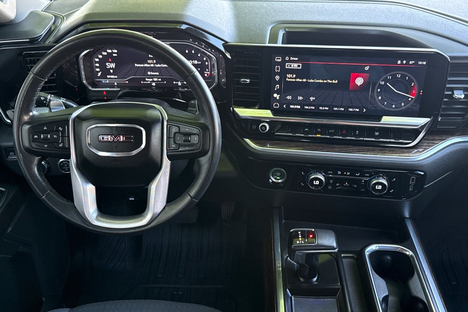 Used 2022 White GMC Elevation image 13