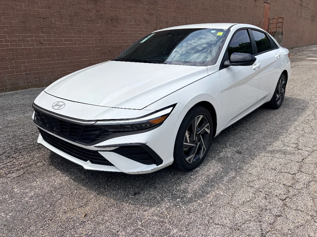 Used 2025 Serenity White Hyundai SEL Sport image 1