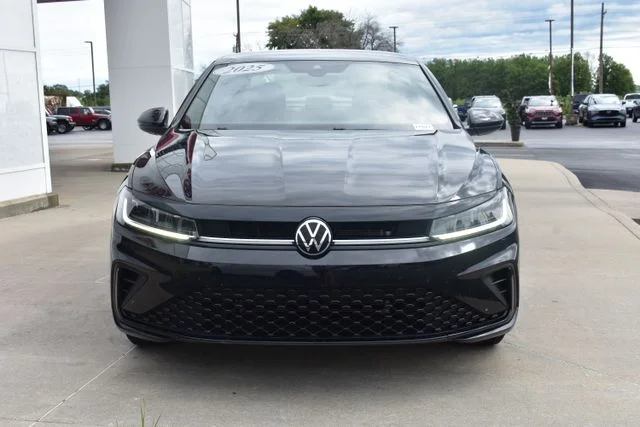 Used 2025 Black Volkswagen 1.5T Sport image 3
