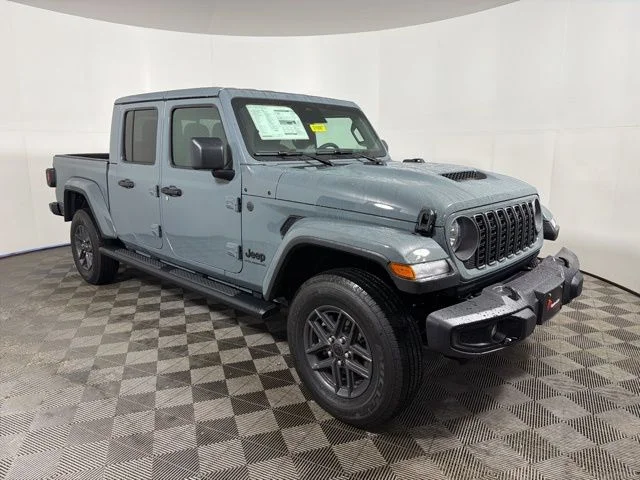 2026 Jeep Gladiator Sport S Auto's photo